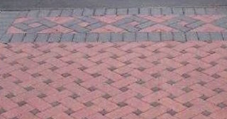 Укладка тротуарной плитки на старое бетонное основание в Новосибирске в октябре