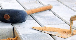 Профессиональная укладка тротуарной брусчатки в Новосибирске в октябре