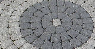 Профессиональная укладка клинкерной брусчатки в Новосибирске в октябре