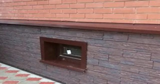 Облицовка цоколя панелями под камень в Новосибирске в октябре