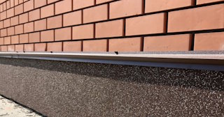 Облицовка цоколя керамогранитом в Новосибирске в октябре